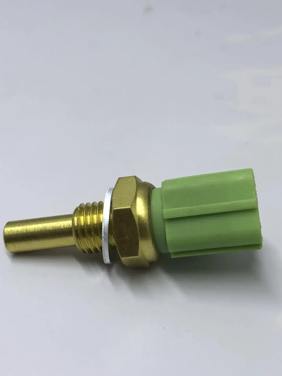 

Car Water Temperature Sensor Suitable for Suzuki Mazda 13650-57F00-000