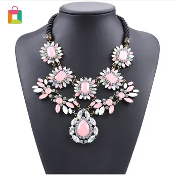 

Luxury Crystal Flower Short Clavicle Necklace Short Necklace Lady Necklace Jewelry Banquet Matching Glittery