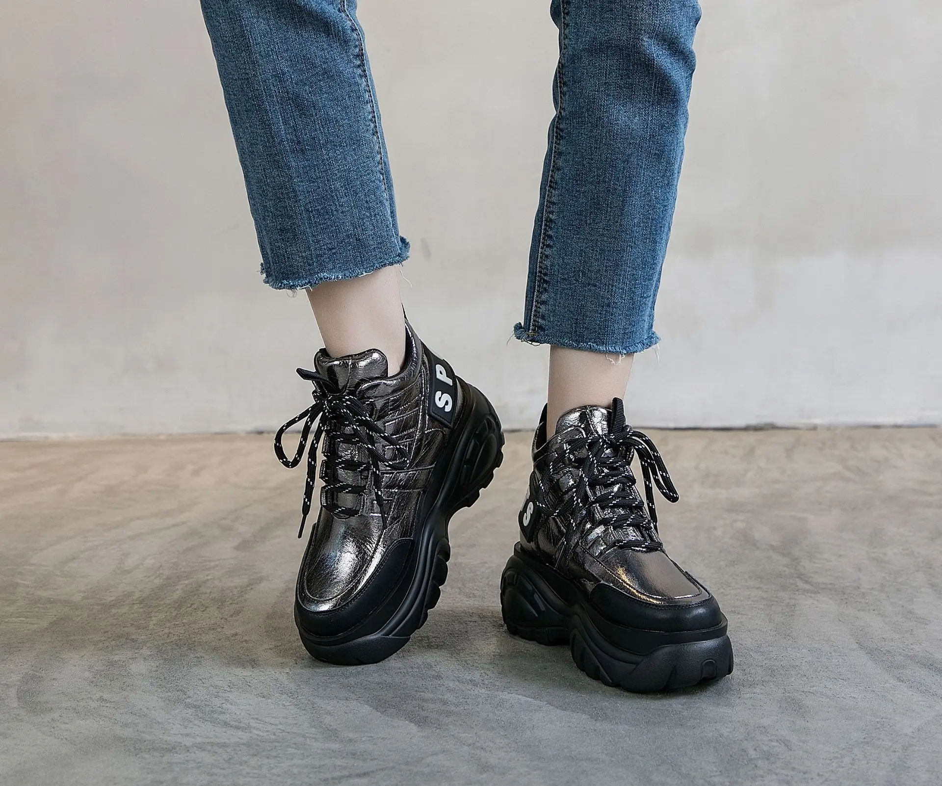 SWYIVY/Серебристая обувь; женские кроссовки на платформе; черная обувь; повседневные женские осенние высокие кроссовки на массивном каблуке; обувь на танкетке