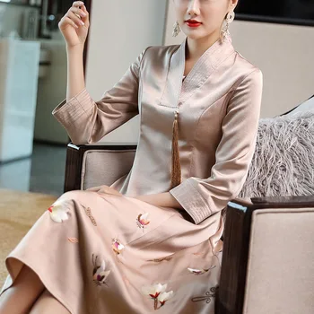 

Autumn winter women's Chinese elegant retro flower embroidery V-neck high-end dress improved embroidered cheongsam skirt
