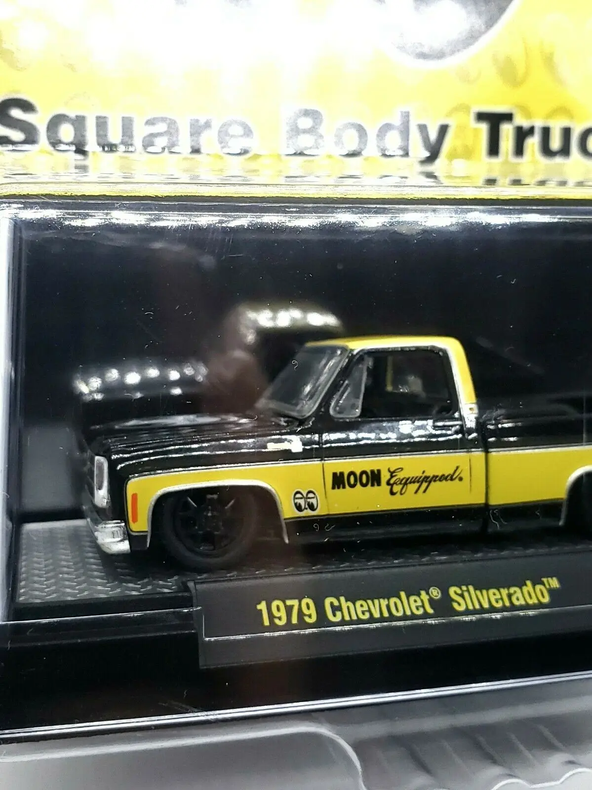 M2マシーン ムーンアイズ シボレー C-10 シルバラード 1 64 イエロー