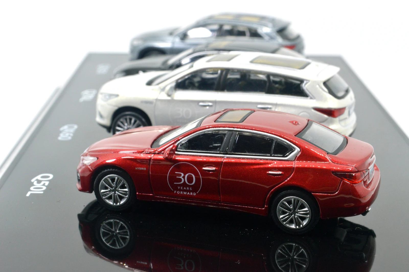 Paudi модель 1/64 1: 64 Infiniti 30th Юбилей Ограниченная серия четыре набора Коллекция подарков
