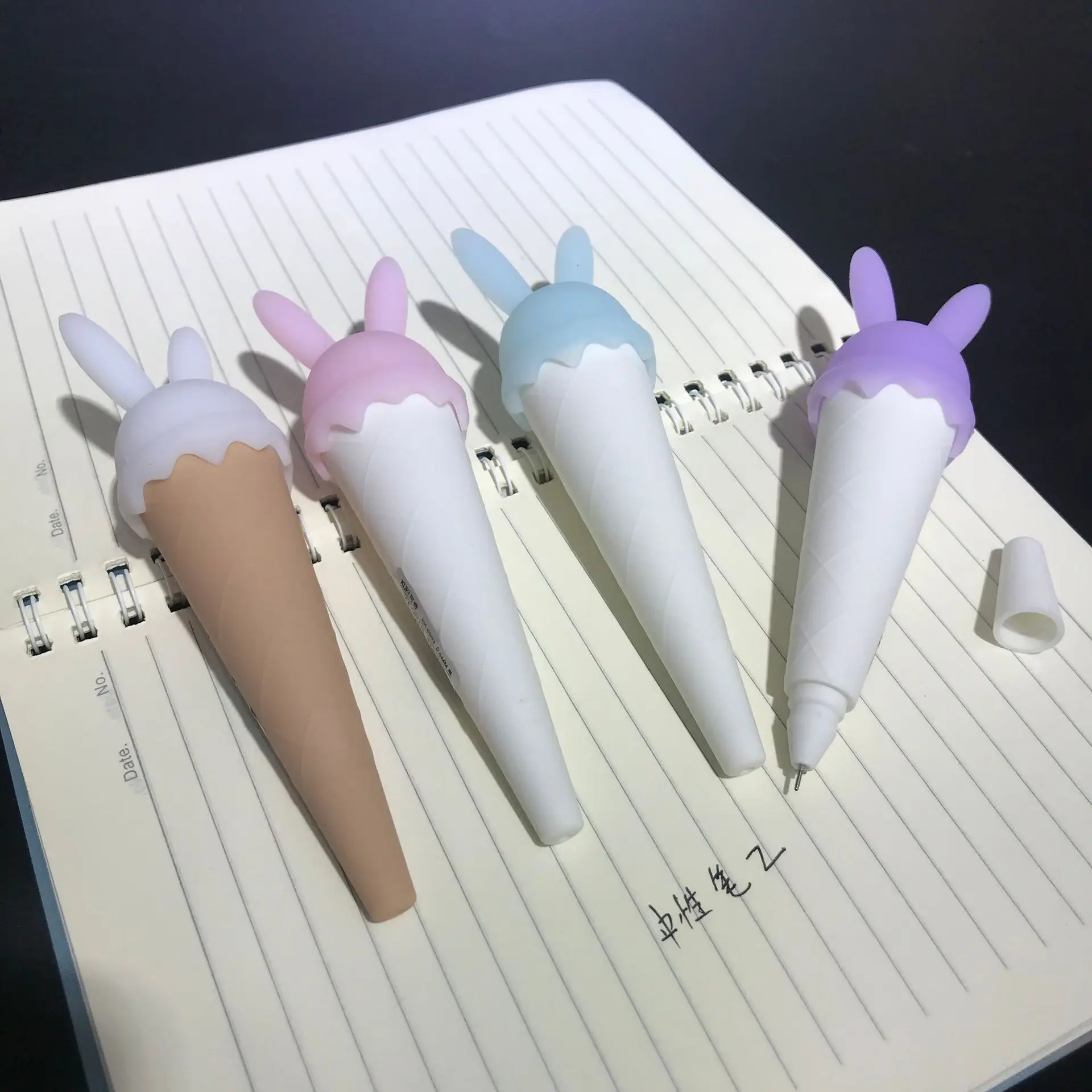 1pc High quality squeeze signature pen decompression pinching funny cartoon soft animals ice cream bunny |