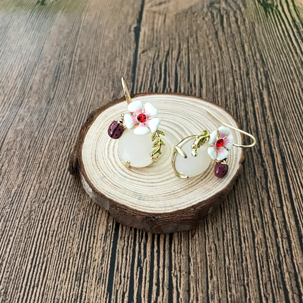 Small Fresh And Sweet Cute Flowers Insects Ladies Earrings Temperament Wreath Earrings Daily Hundred Matching Accessories