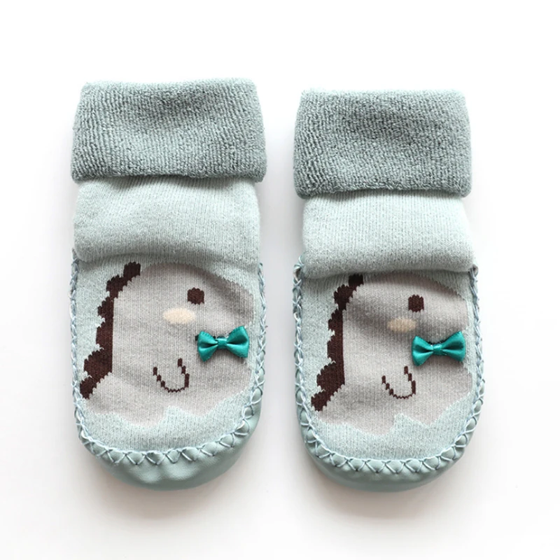 Детские носки с резиновой подошвой для тапочек домашние носки для малышей Нескользящие теплые носки для зимы Детские домашние тапочки - Цвет: Green Dinosaur