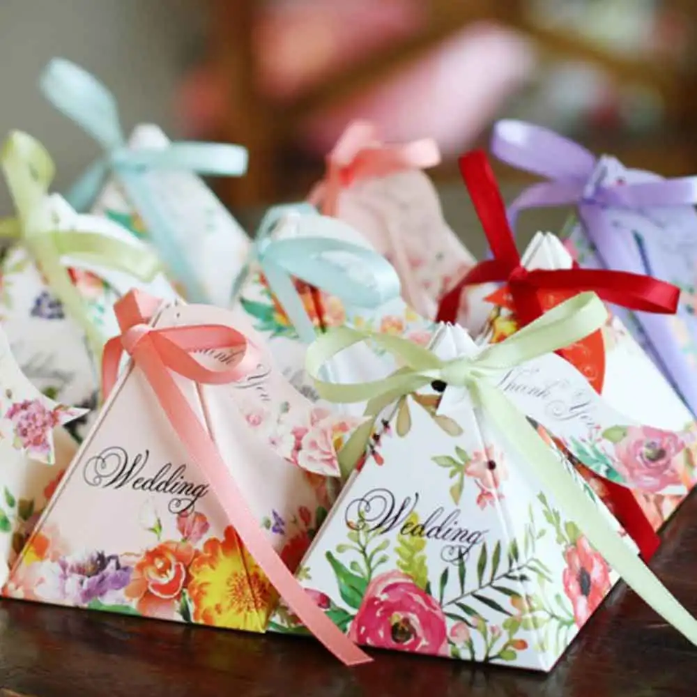 

50pcs Creative Candy Box Baby Shower Favors Triangular Pyramid Wedding Favors Gifts Souvenir Box Bomboniera Party Supplies