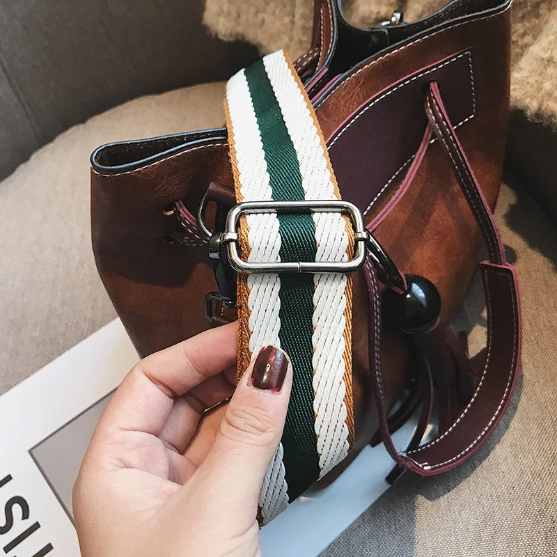 

Korean-style Simple Classic Bucket Bag Black And White with Pattern Wooden Bead Tassels One-Shoulder Oblique WOMEN'S Bag