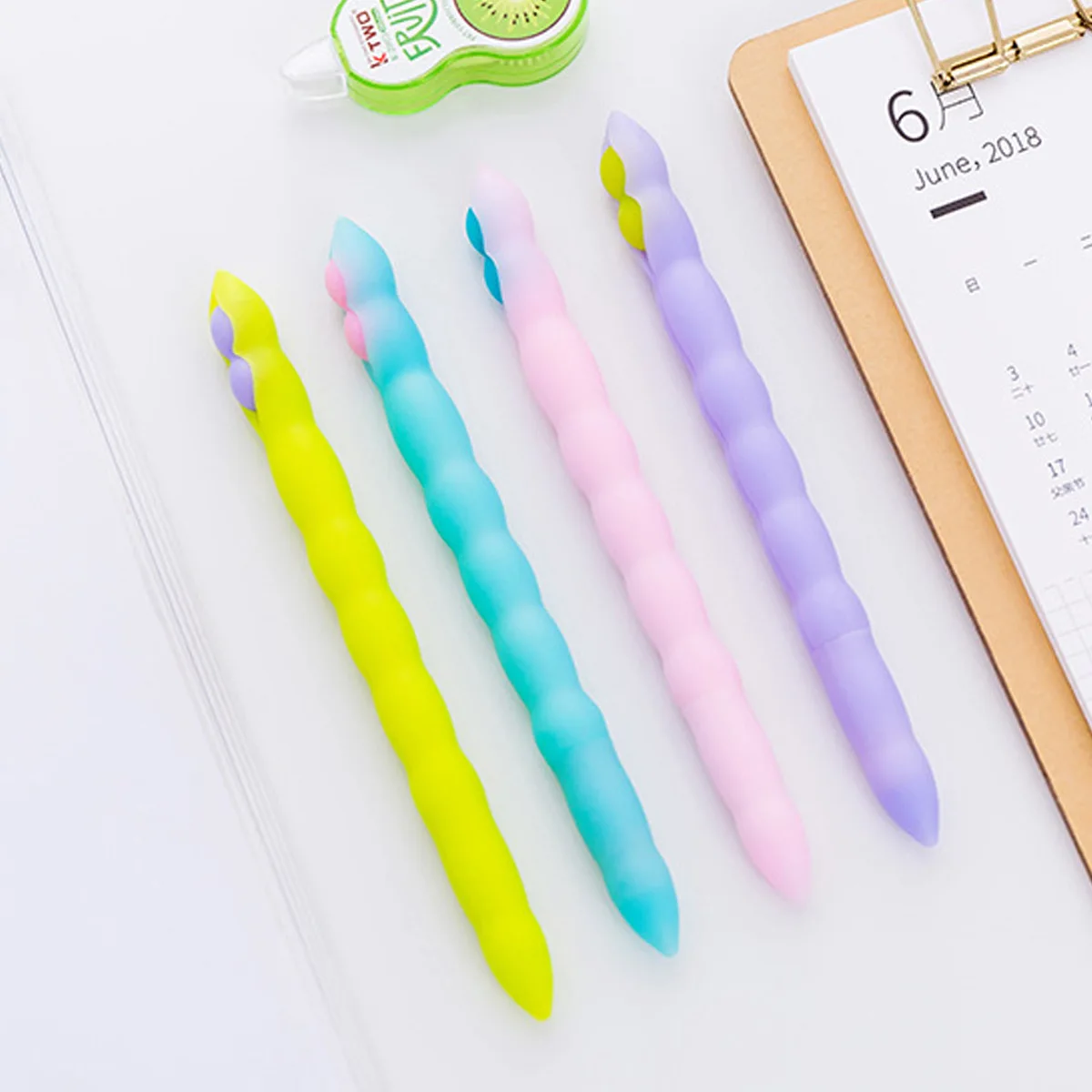 Золотая перьевая ручка. Имитация ручки. Ручка гелевая горошек вайлдберриз. Имитация ручки в фотошоп. Узор для ручки.