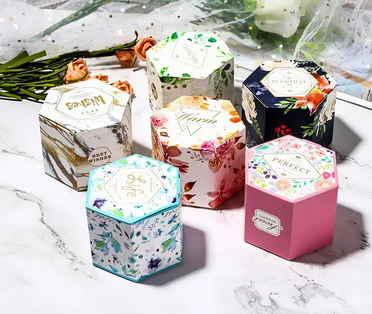 Шестигранник из крафт-бумаги с рисунком коробка для свадебного подарка день
