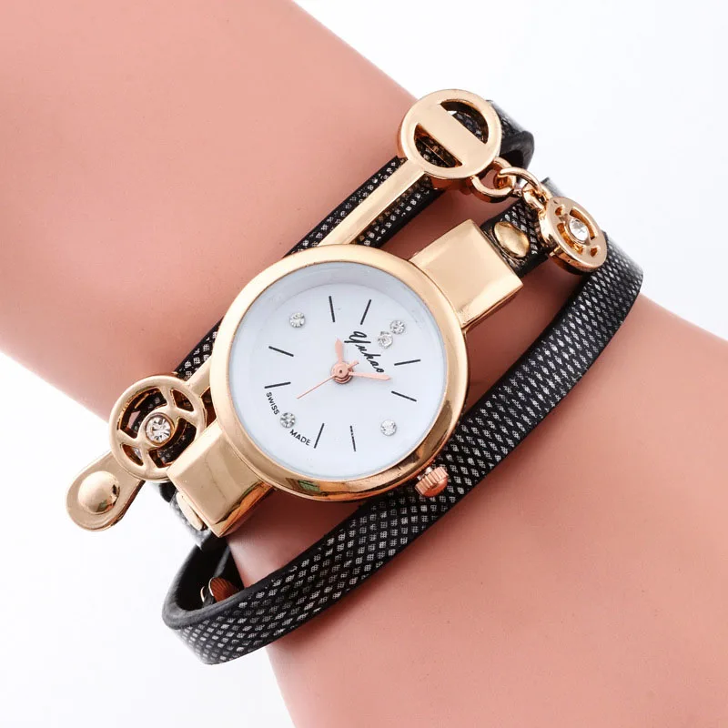 The new three-circle winding ladies bracelet watch compact fashion diamond face scale girls fashion watch