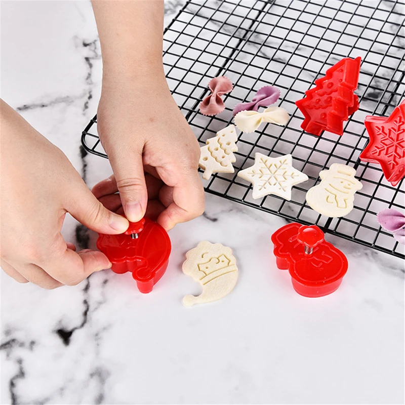 DIY 4pcs Christmas Tree Snowman Plastic Baking Mold Kitchen Biscuit Cookie Cutter Pastry Plunger Fondant Cake Decorating Tools