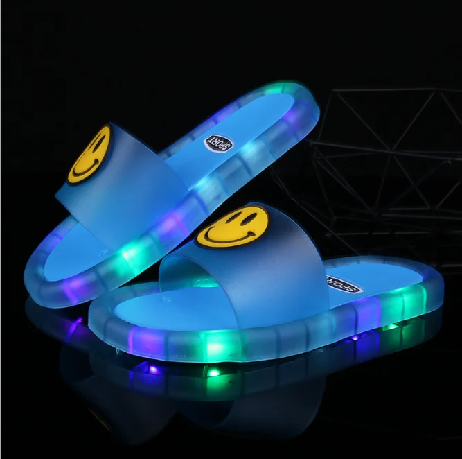 

2021 Children Light Up Slippers Children LED Kids Slippers Baby Bathroom Sandals Kids Shoes for Girl Boys Flip Flops Toddler