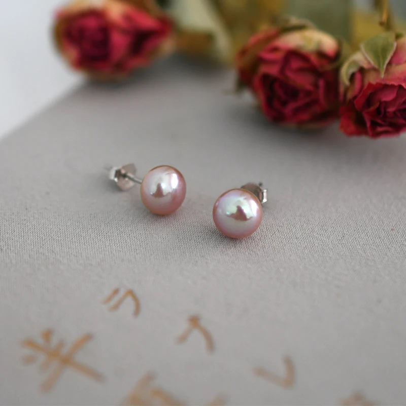 Natural freshwater pearl stud earrings