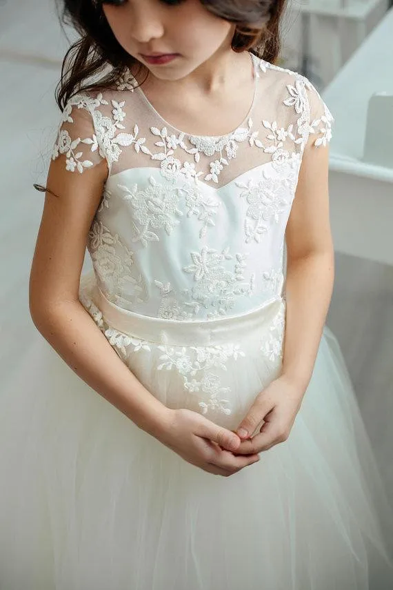 cute-princess-flower-girls-dresses-lace-tulle-floor-length-cap-sleeves-birthday-party-dresses-first-communion-dresses-with-ribbon-sash (6)_副本