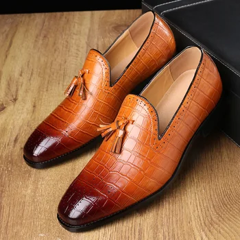 

2020 High Quality Men Tassel Leather Shoes Luxury Brand Loafers Men Night Club Party Dress Shoes Business Pointed Formal Shoes