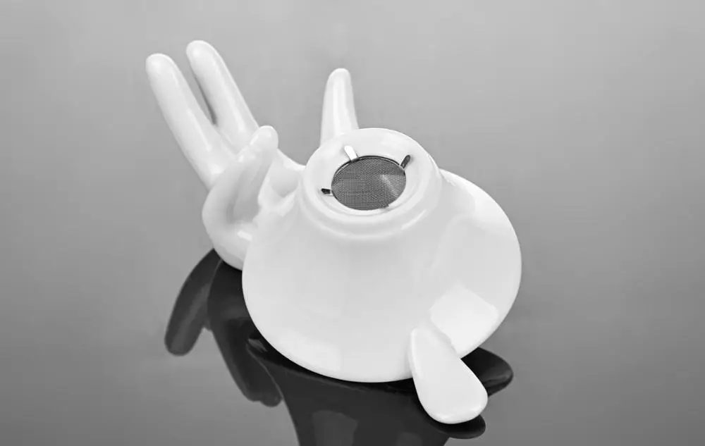 White Porcelain Fine Mesh Kungfu Tea Funnel Strainer Filter with Holder Stand