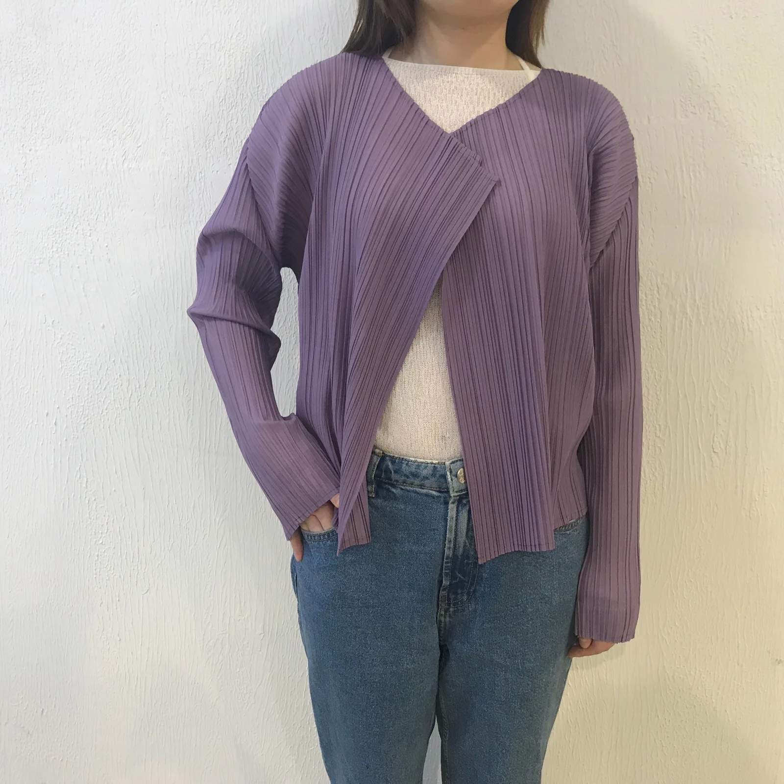 Плиссированный кардиган MIYAKE Длина 54 см длина рукава 56 см