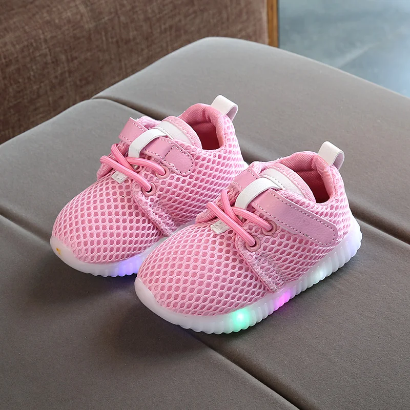 Модная светящаяся обувь для малышей; повседневные кроссовки для маленьких девочек и мальчиков; детские спортивные кроссовки; детский светодиодный бегущий фонарь; повседневная обувь