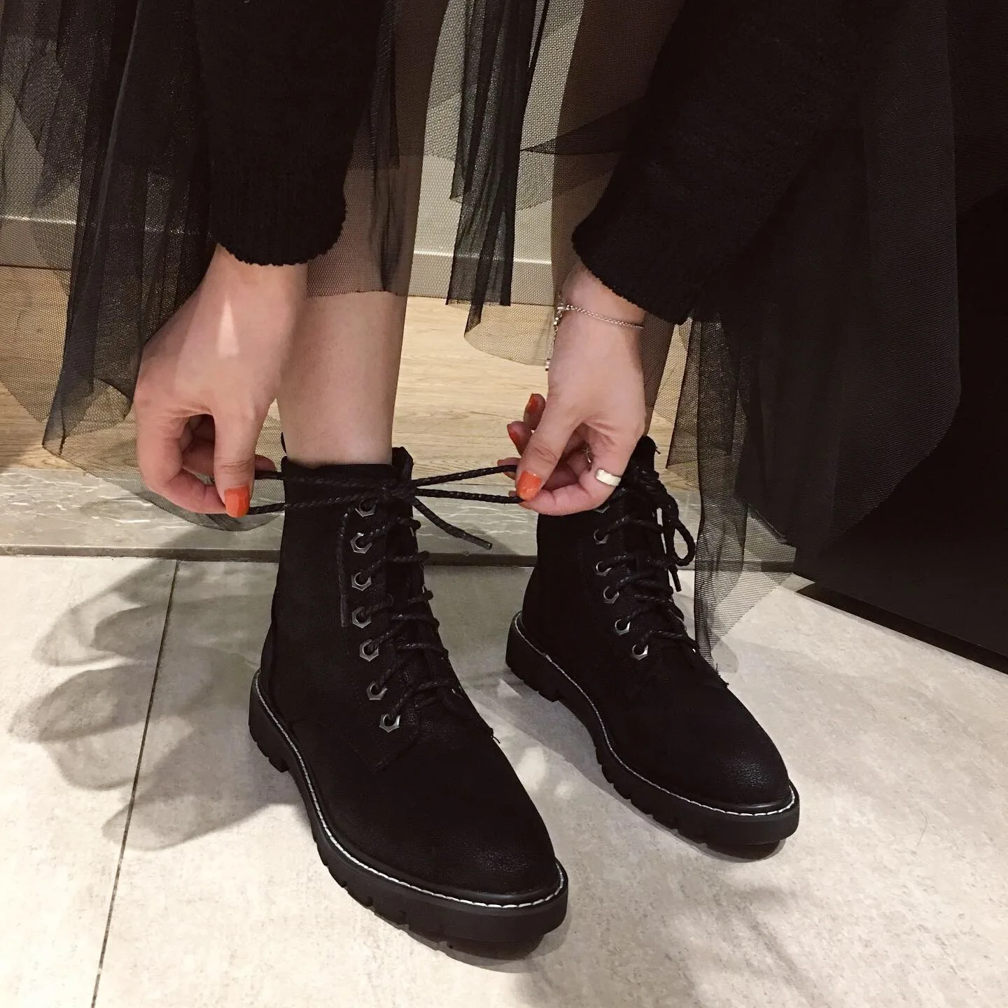 

BELLECOMCd3522019. Autumn Martin Boots Woman Ventilation Flange England The Wind All-match Short Boots Handsome Locomotive Boots