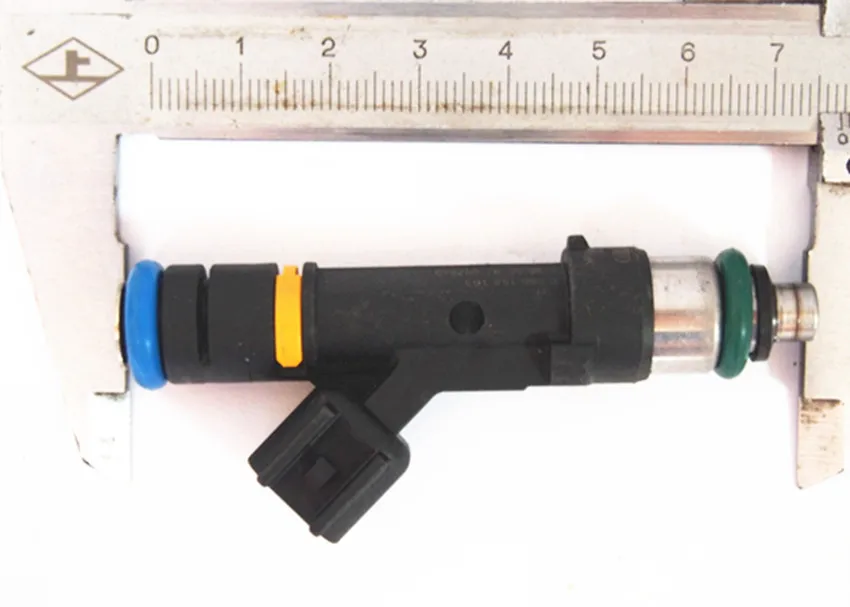 Fuel Injector 0280158103 / 6M8G9F593BA / L3G5 13 250 Fits FOR MAZDA 3 5