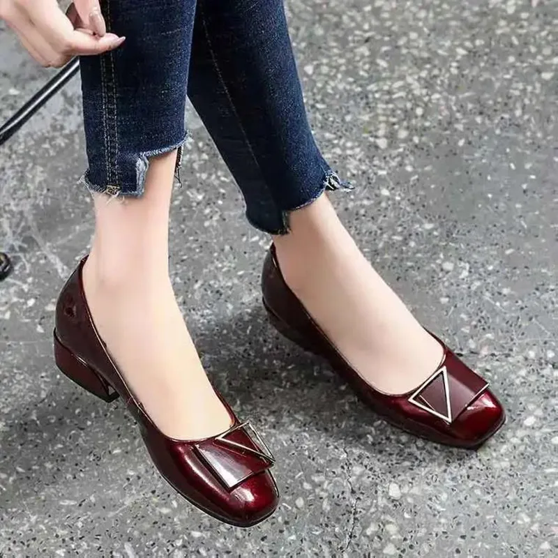 

Cresfimix Zapatos Mujer; Женские модные черные офисные туфли на квадратном каблуке с круглым носком без шнуровки; Женские удобные летние туфли-лодочки красного вина; A9345
