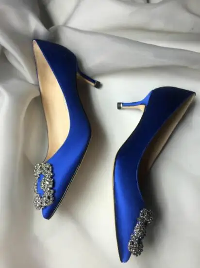 Nuevo diseño de marca Италия bombas с волнообразным краем; zapatos de boda de seda genuina tacones con diamantes plateados Женская обувь boda Зап