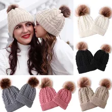 1 комплект; шапки для мамы и ребенка; коллекция года; Модная брендовая зимняя вязаная теплая шапка; женские меховые шапки с помпоном для девочек; однотонные Семейные шапки