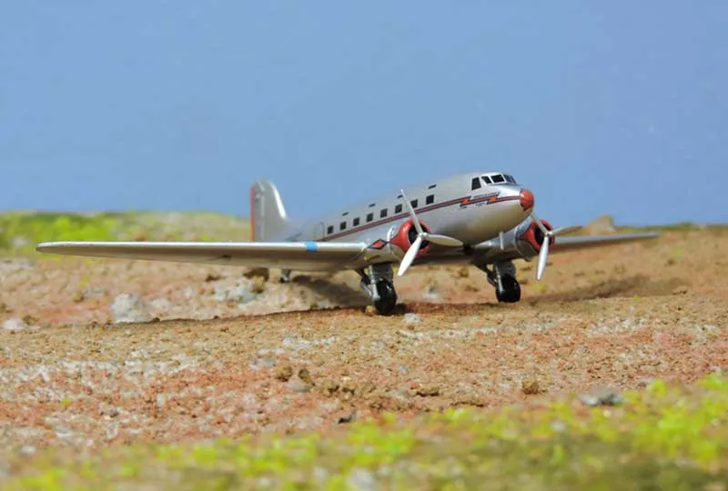 金属製飛行機模型 1:200スケール ダグラス DC-3 ダイキャスト航空機