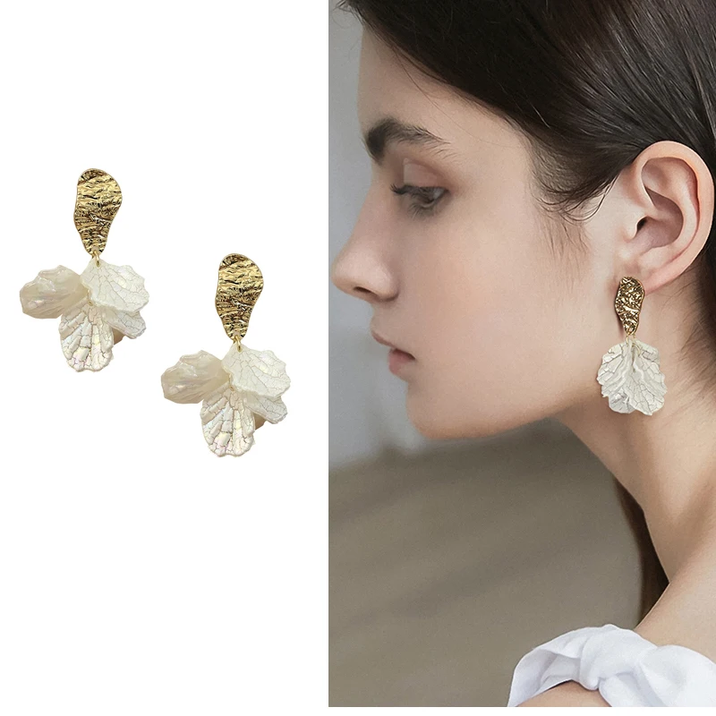 Temperament Resin Shell Flower Clip on Earrings For Women White Acrylic Flowers Shape Clips Without Pierced Ears | Украшения и