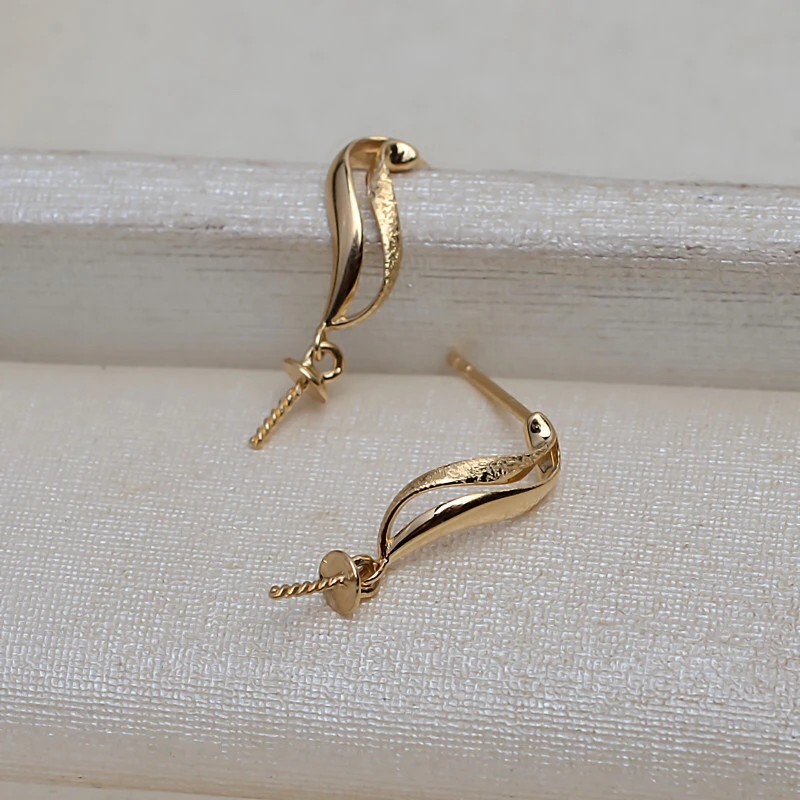 Рисунок 3 - Оригинальные золотые серьги в форме сердца AU 750 18K