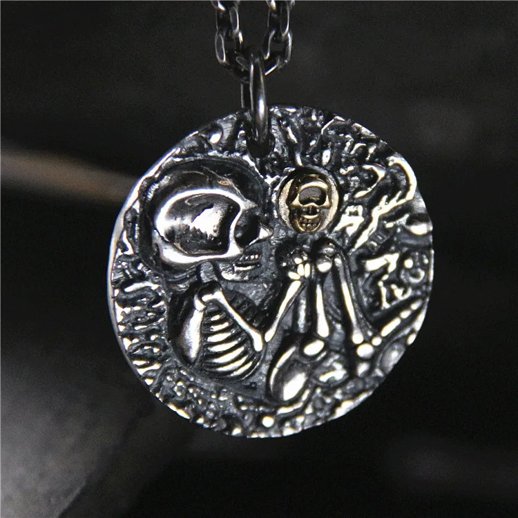 

S925 sterling silver carved skull and men's pendants Thai silver retro round sweater chain pendant