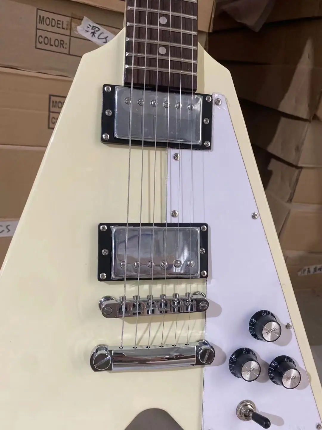 Fly-V Electric Guitar Cream Yellow Color Mahogany Body Rosewood Fingerboard High Quality Guitarar Free Shipping