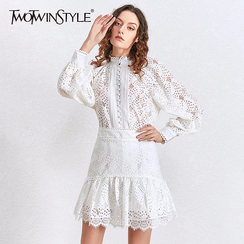 Женский комплект из двух предметов TWOTWINSTYLE белая ажурная блузка с рукавами