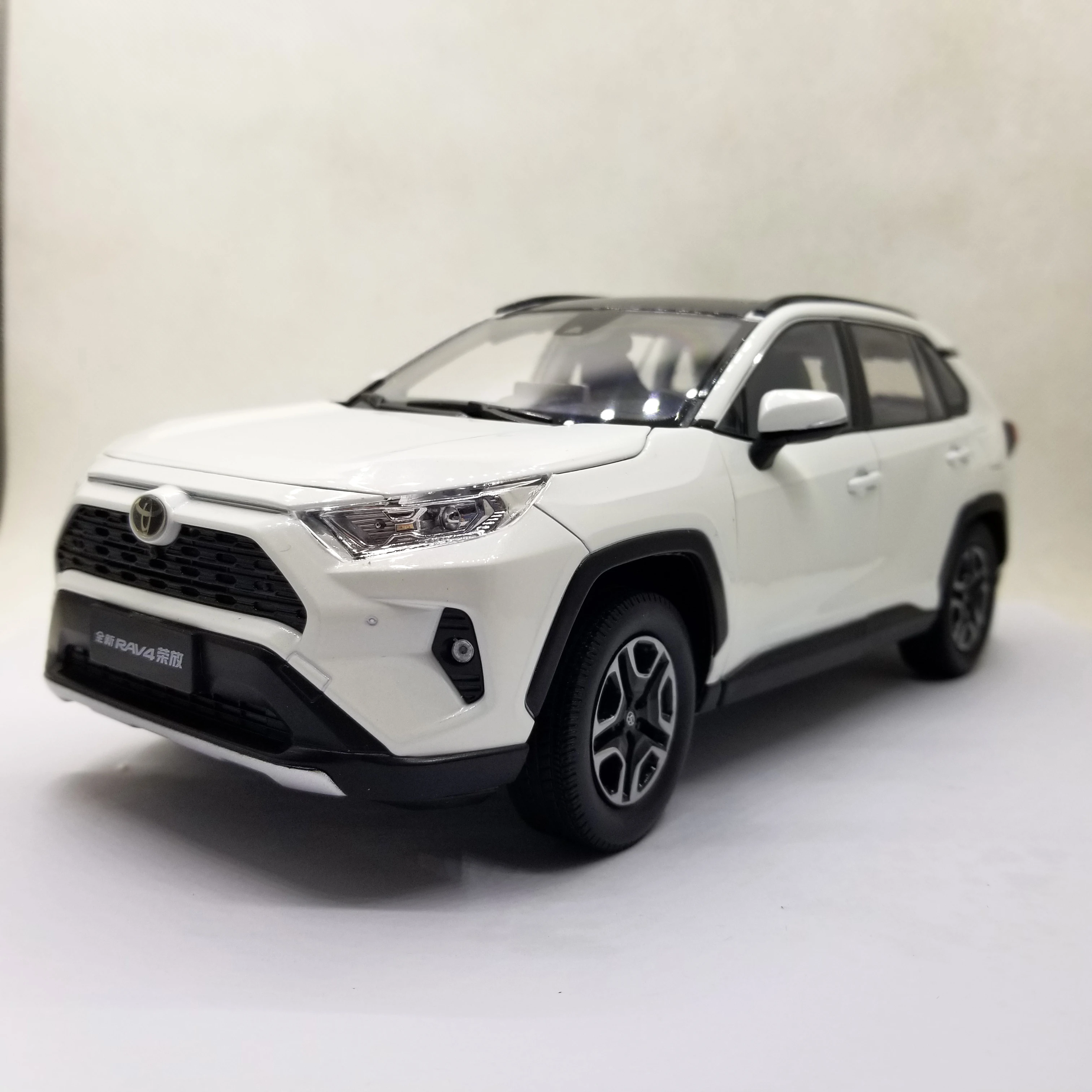 1:18 Diecast Model Voor Toyota RAV4 