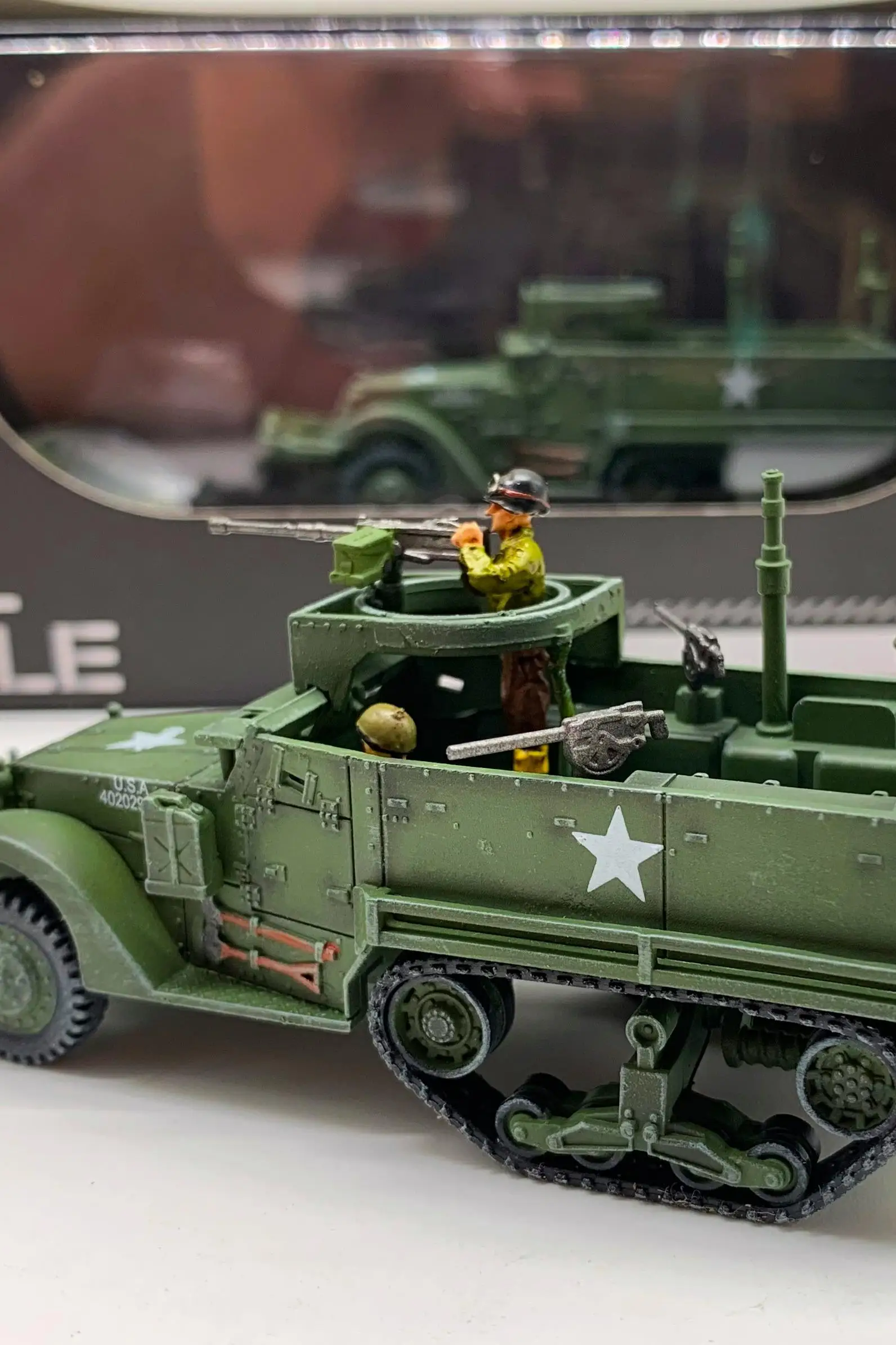 Второй мировой войны США M3 бронированный Перевозчик персонала w/Soldier 1/72 Готовая модель танк 3R