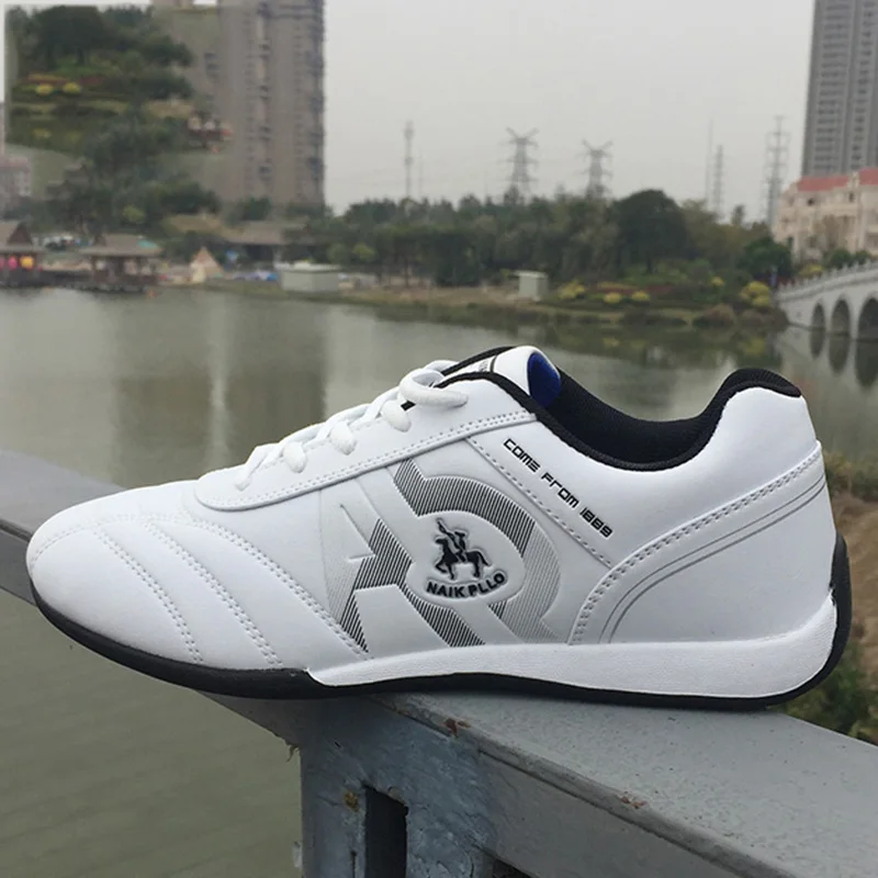 

2020 New Golf Shoes Men Lace Up Men Brand Shoes Luxury Men Sports Sneakers Best Selling Walking Shoes Mens Designer Golf Sneaker