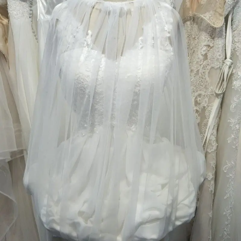 Женское платье с многослойной юбкой, свадебные аксессуары