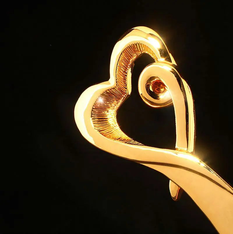 Высокое качество! Любовь трофей позолоченная Смола креативный Кубок в форме сердца сувенир