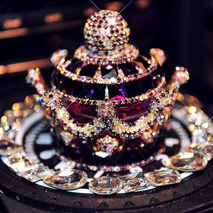 

Luxurious creative diamond crystal crown Perfume seat Truck mounted drill Ornament Perfume seat for vehicle decoration