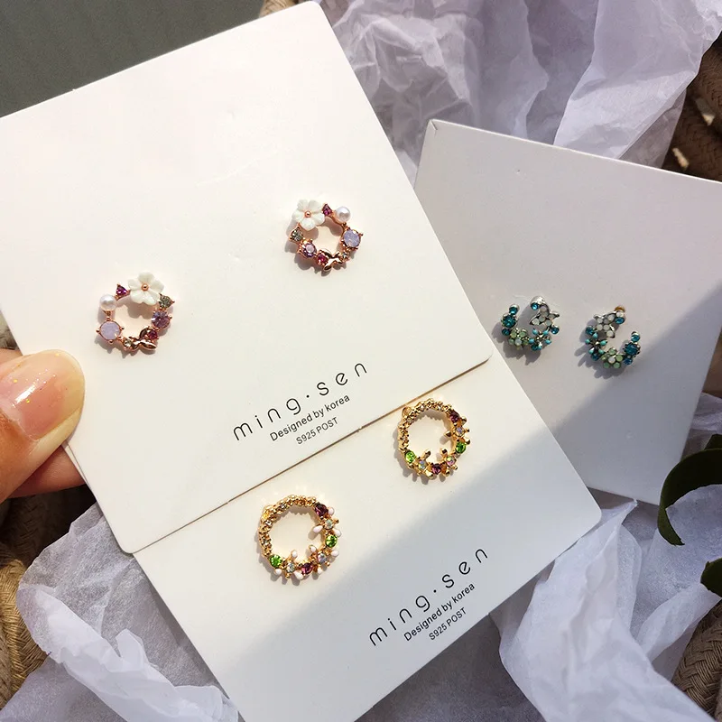 Милые корейские персональные маленькие серьги-гвоздики в виде цветка для женщин, темперамент, Простые Модные металлические женские серьги с кристаллами