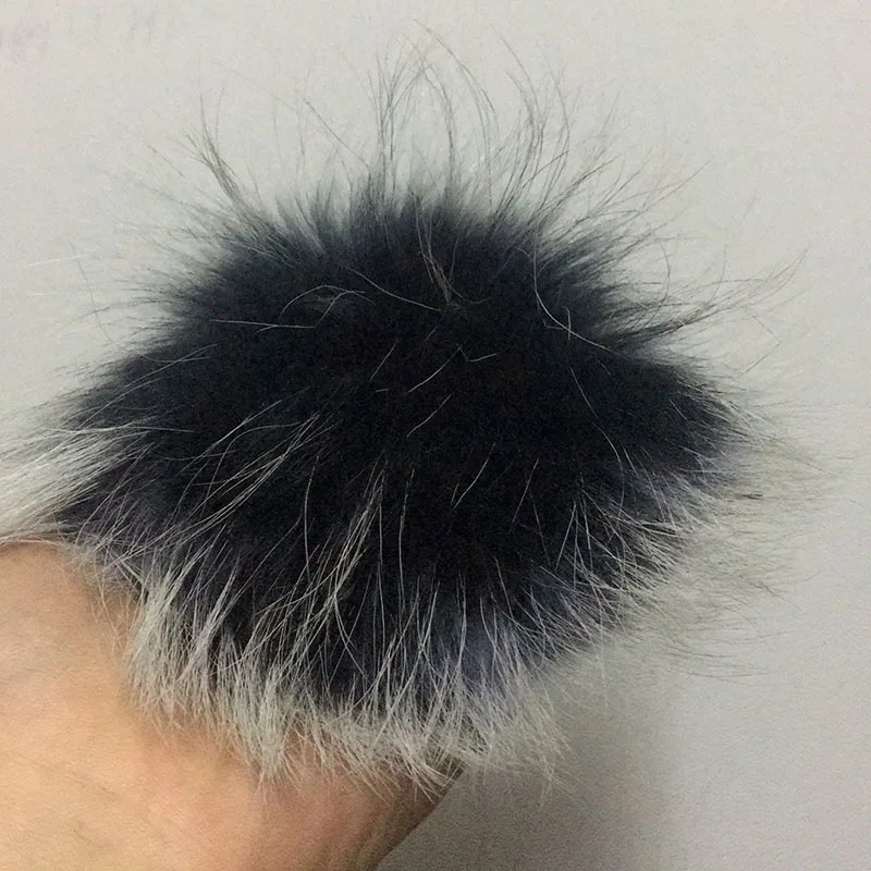 black white DANKEYISI пушистые Меховые помпоны 15-16 см DIY помпоны из меха енота лисы меховые шарики помпон из натурального меха шляпа и сумка шарф Skullies - Цвет: black white