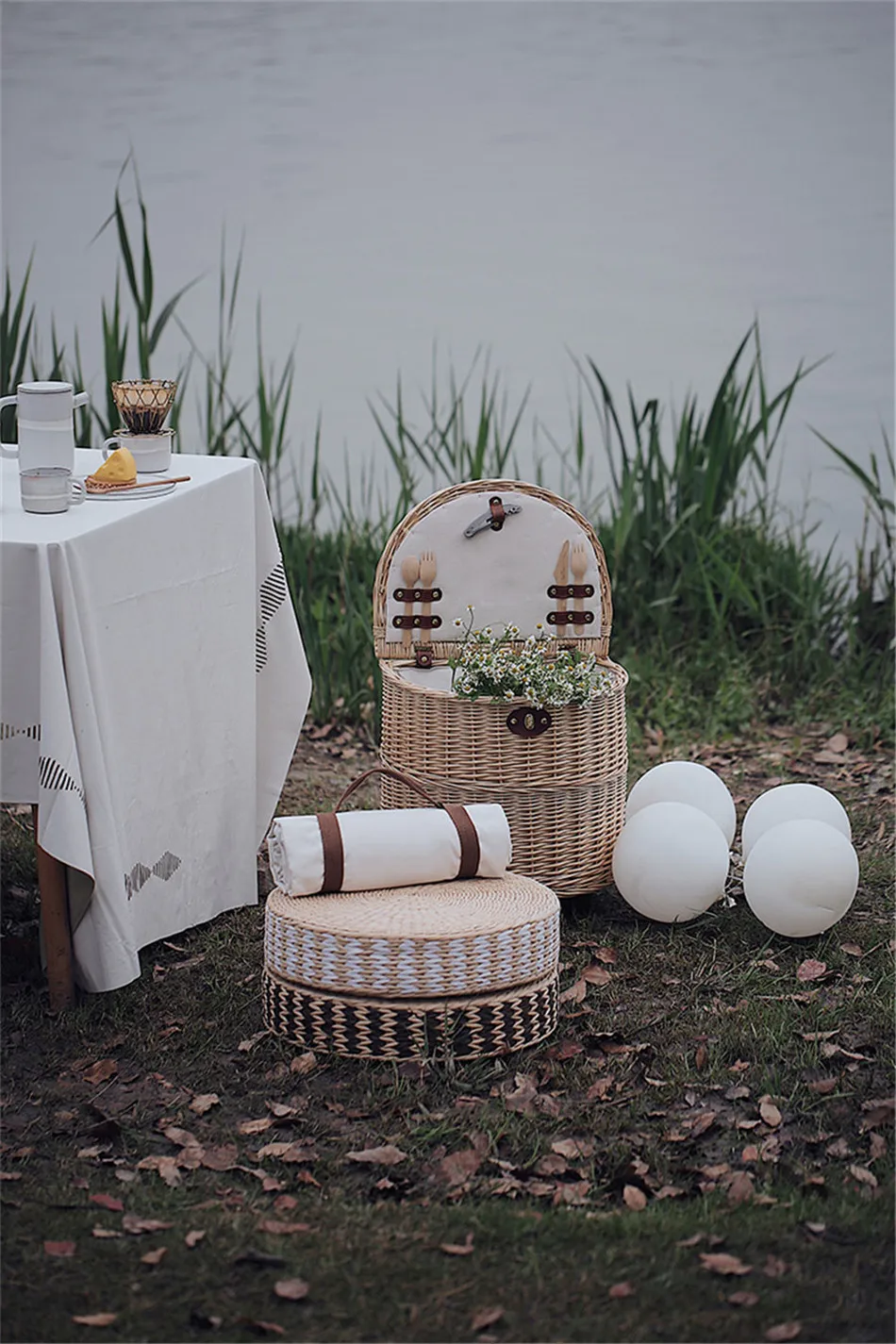 Rattan Trolley Picnic Basket Natural Wicker Weaving Lunch Baskets Wheels Family Outing Trip Picnic Bento Storage High Capacity