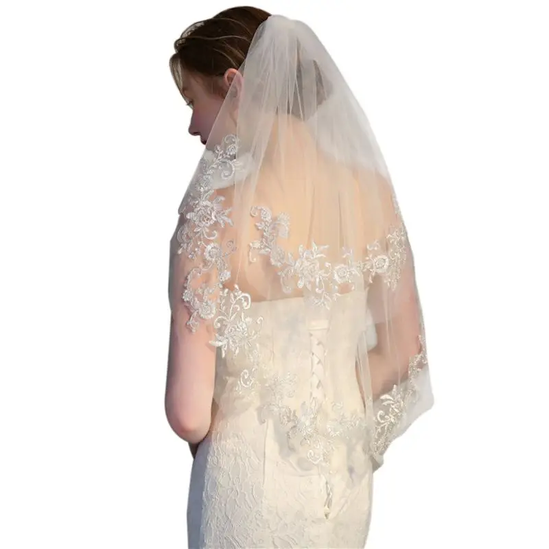 Двухслойная женская короткая свадебная вуаль с вышивкой, Блестящая серебряная проволока, Цветочная кружевная отделка, 2 уровня, тонкая Свадебная сетчатая вуаль с расческой