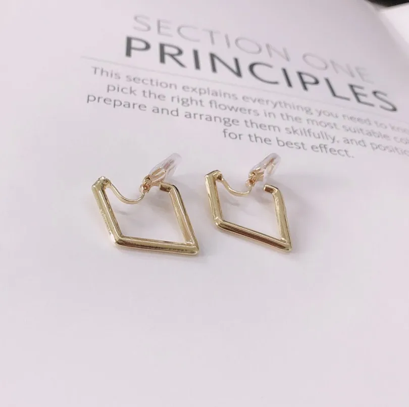 Korea Style Gold Color Copper Material Geometric Circle Clip on Earrings Without Pierced Elegant Cuff Ear Clip Anti-allergy Gift 