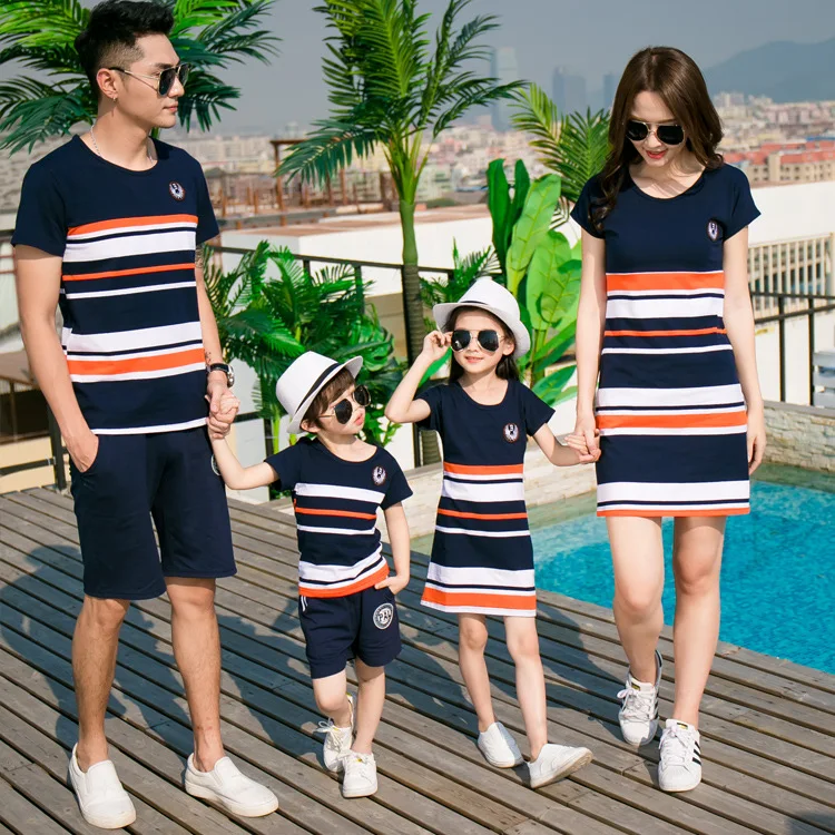 

Family Matching Clothes 2020 New Year Summer Print T-shirt Navy Mommy and Daughter Dress Father and Son Clothes Family Look