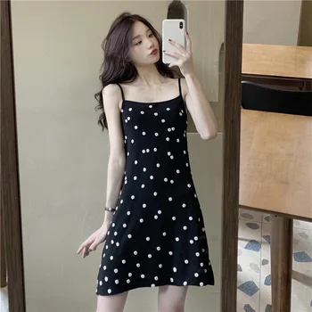 

2020 Spring and Summer Bi by Korean-style Vintage Hong Kong Flavor Black Background Small White Flowers Versatile Camisole Sundr