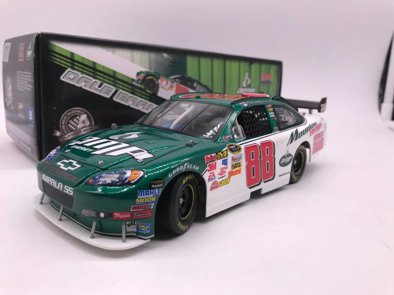 

Original factory 1:24 NASCAR CHEVROLET IMPALA SS 88 alloy toy car toys for children diecast model car Birthday gift freeshipping