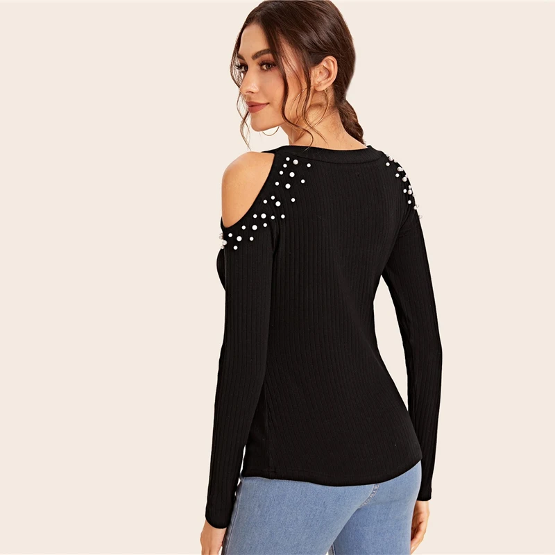 SHEIN черный топ с открытыми плечами и жемчугом, украшенный бусинами, вязаная в рубчик, женская элегантная футболка, осенняя тонкая Однотонная футболка с длинными рукавами