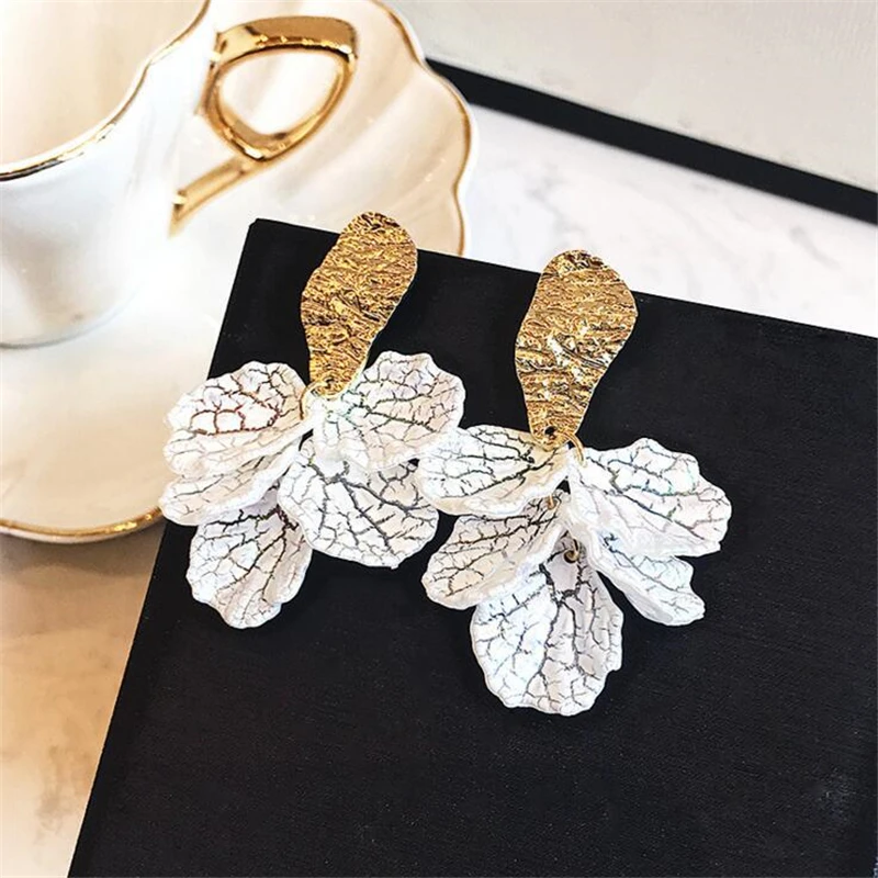 Korean White Shell Flower Petal Drop Earrings For Women 2025 Trendy Jewelry