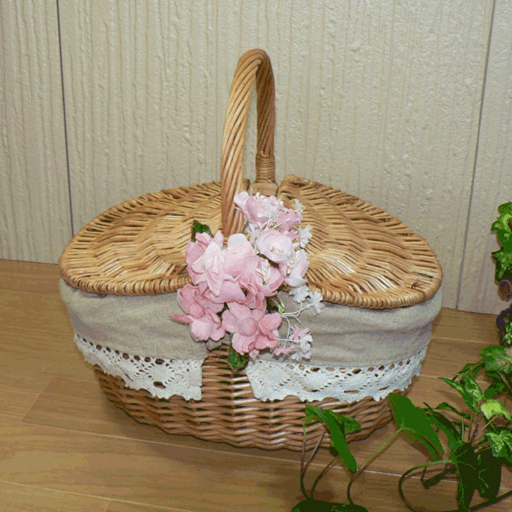 Плетеная подставка из искусственной ивы как сумка для покупок с крышкой и ручкой